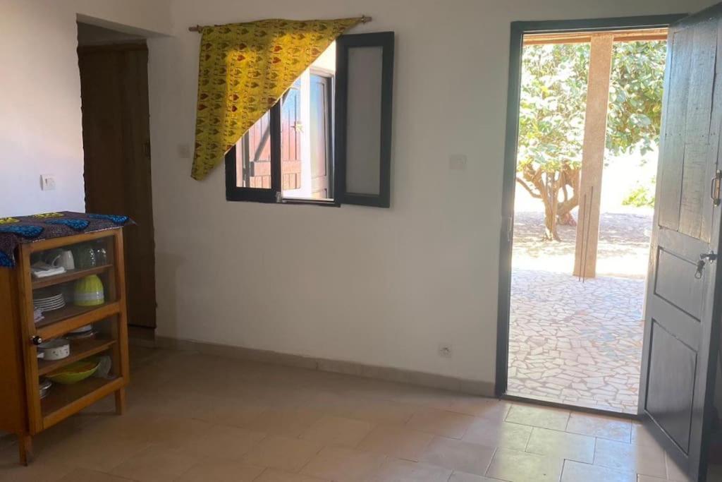Petite Maison En Bord De Mer Palmarin Nguedj Bagian luar foto
